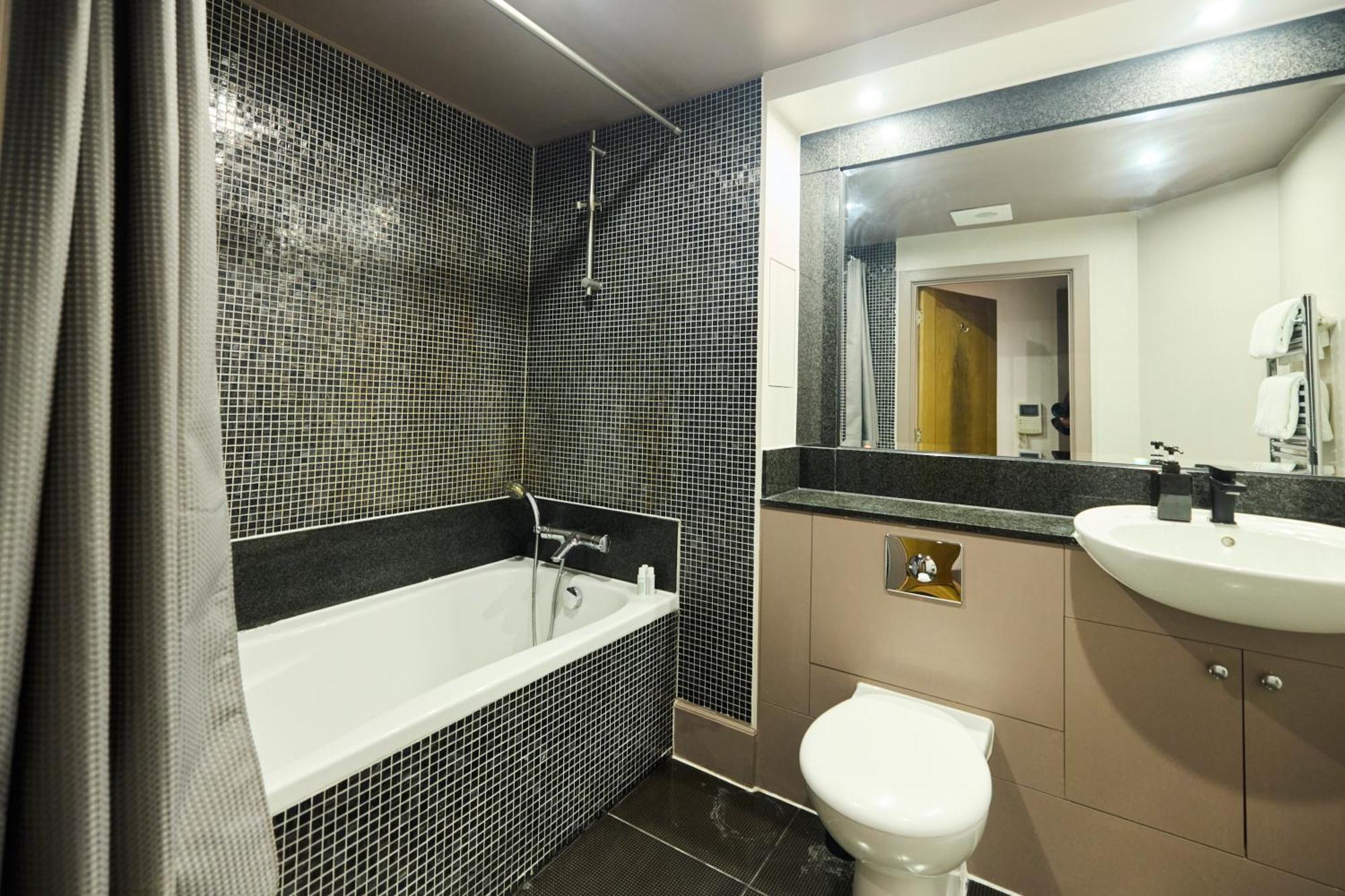 The Vauxhall Hideout - Comfy 2Bdr Flat With Balcony Londra Esterno foto
