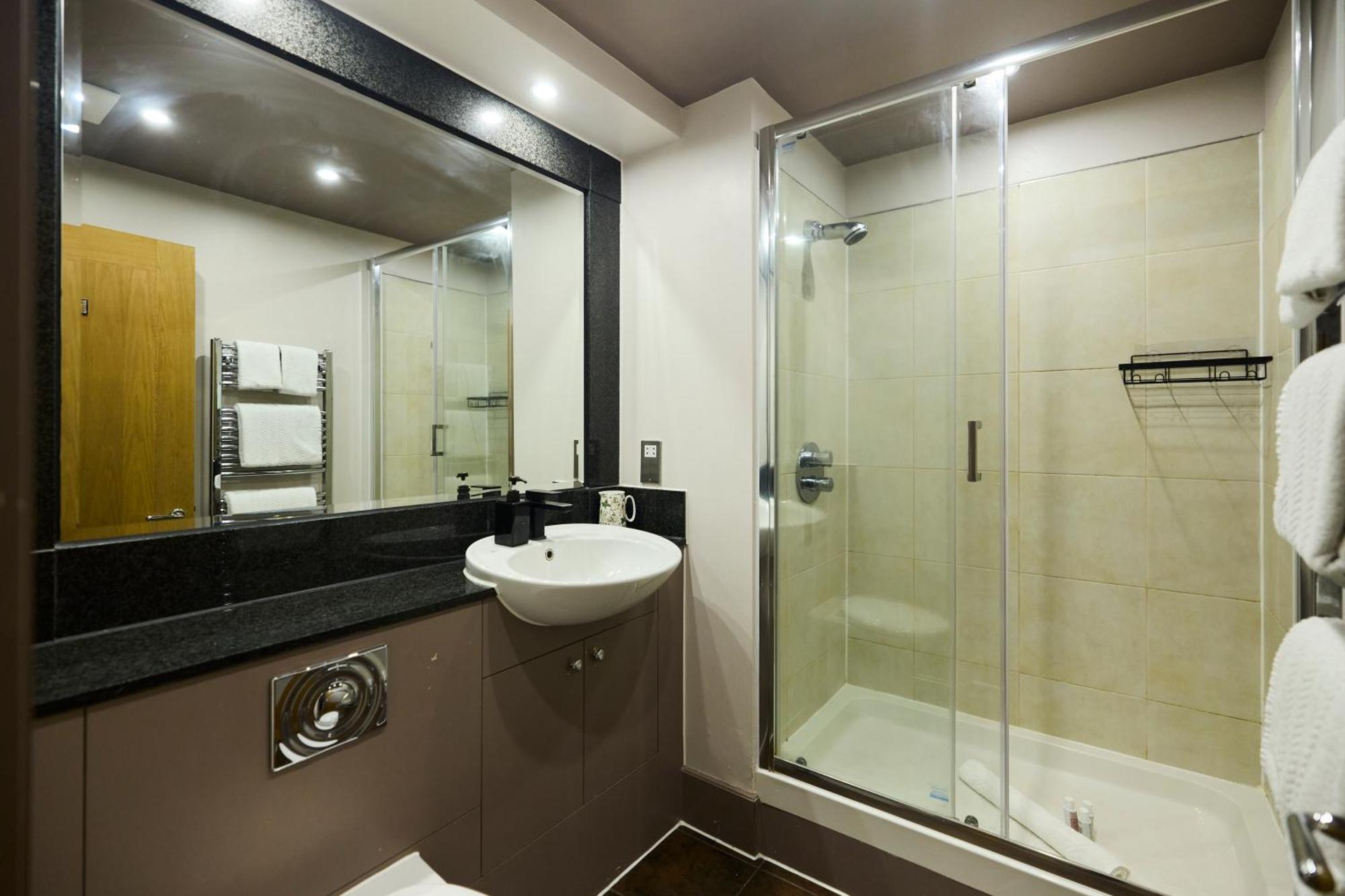 The Vauxhall Hideout - Comfy 2Bdr Flat With Balcony Londra Esterno foto