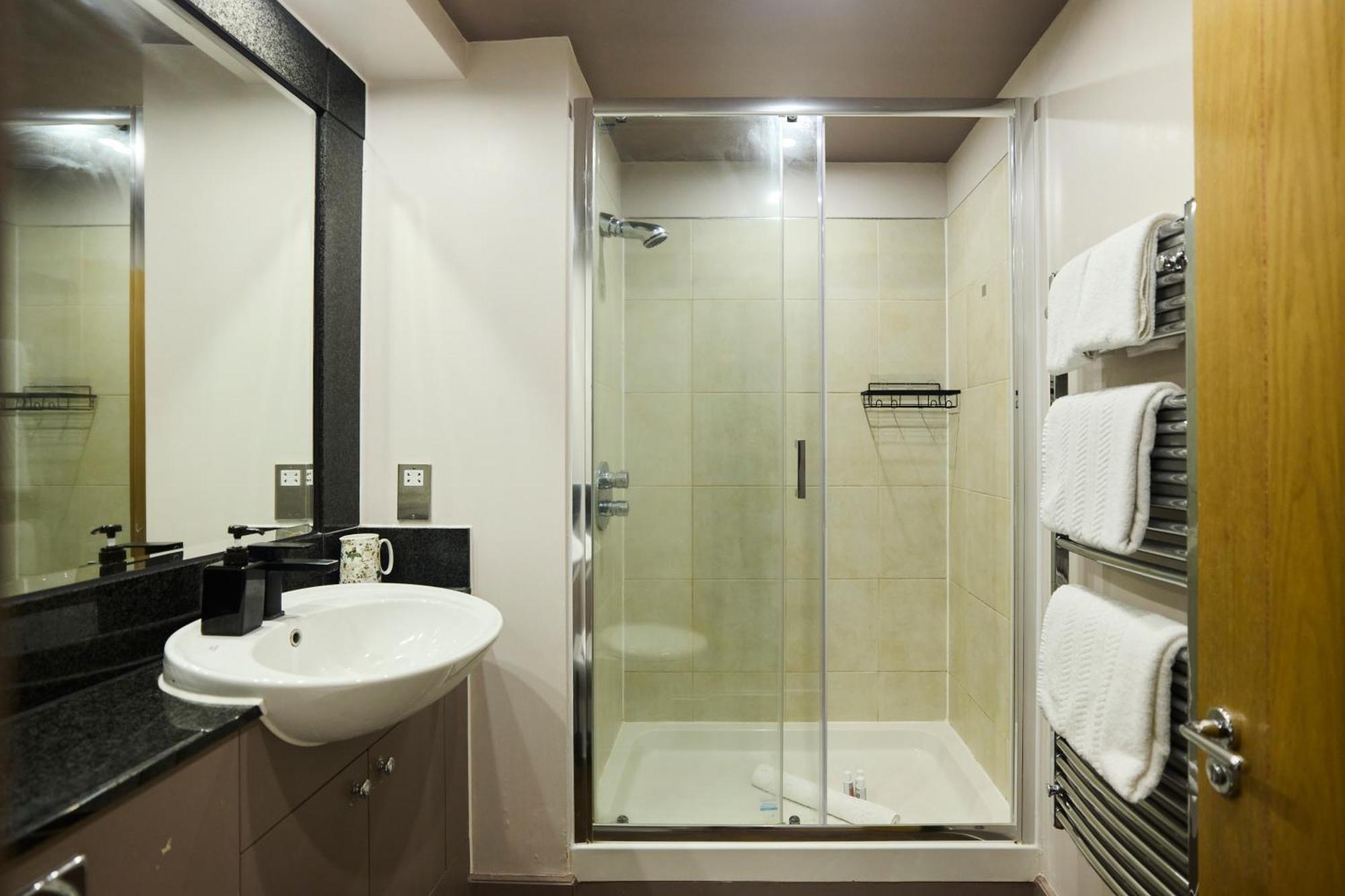 The Vauxhall Hideout - Comfy 2Bdr Flat With Balcony Londra Esterno foto